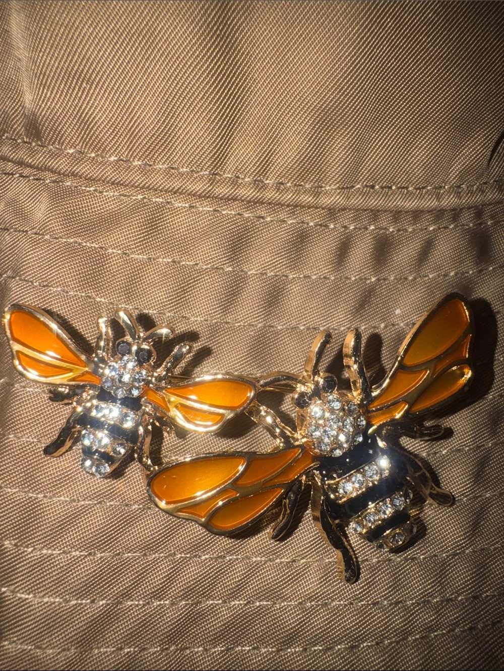 Gold Bee Brooch Set with Amber Enamel Wings - Women Jewelry - Picture 5 of 10